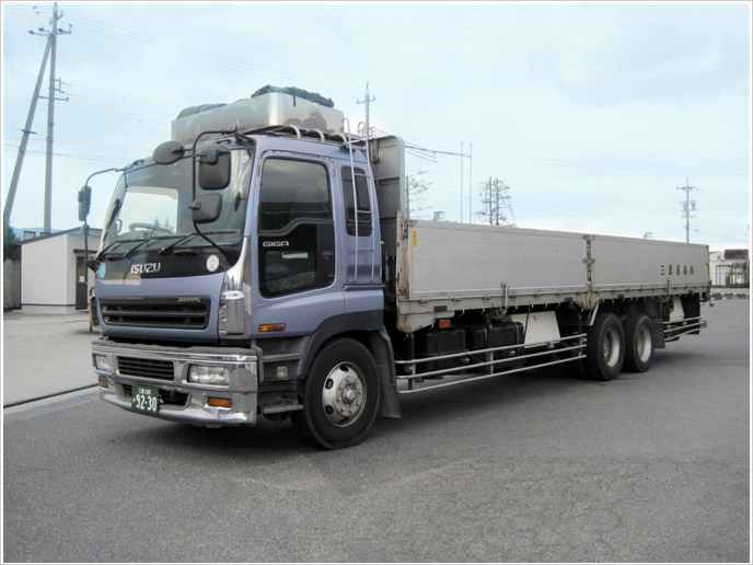 13t平ボディー車